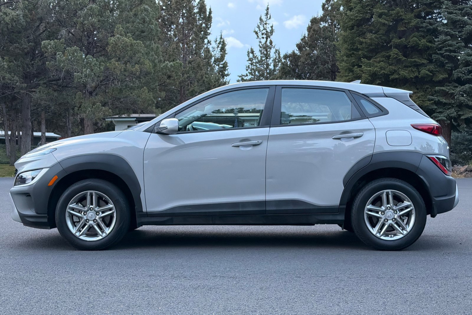 Used 2022 Hyundai Kona SE image 8
