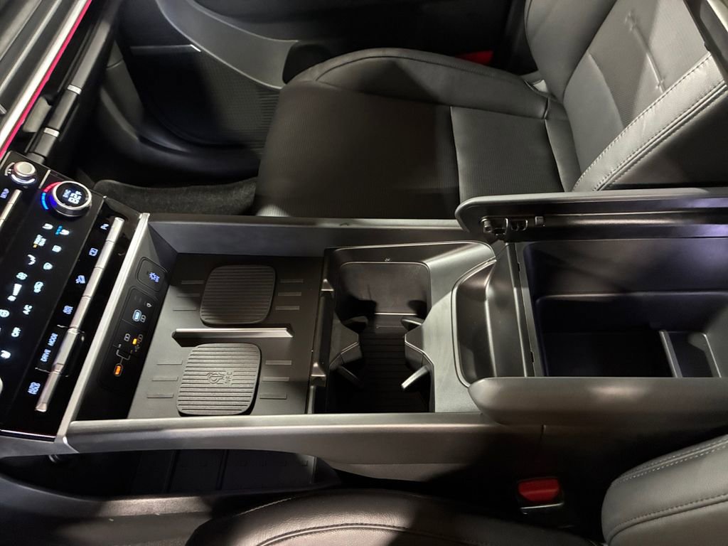 Used 2025 Hyundai Santa Fe Limited image 30