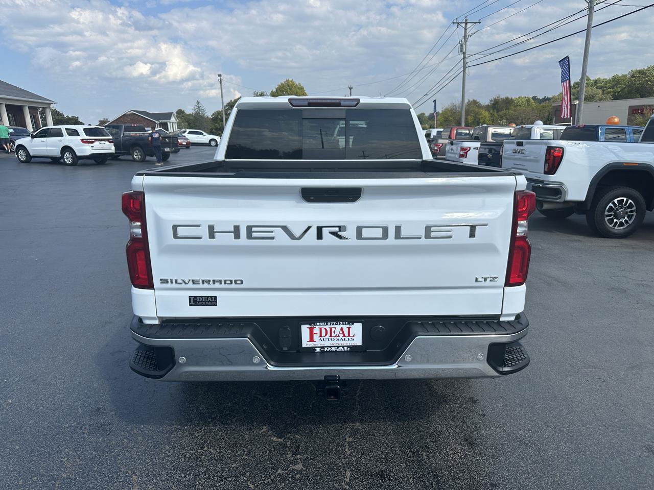 Used 2021 Chevrolet Silverado 1500 LTZ w/ LTZ Convenience Package II AWD/4WD image 3