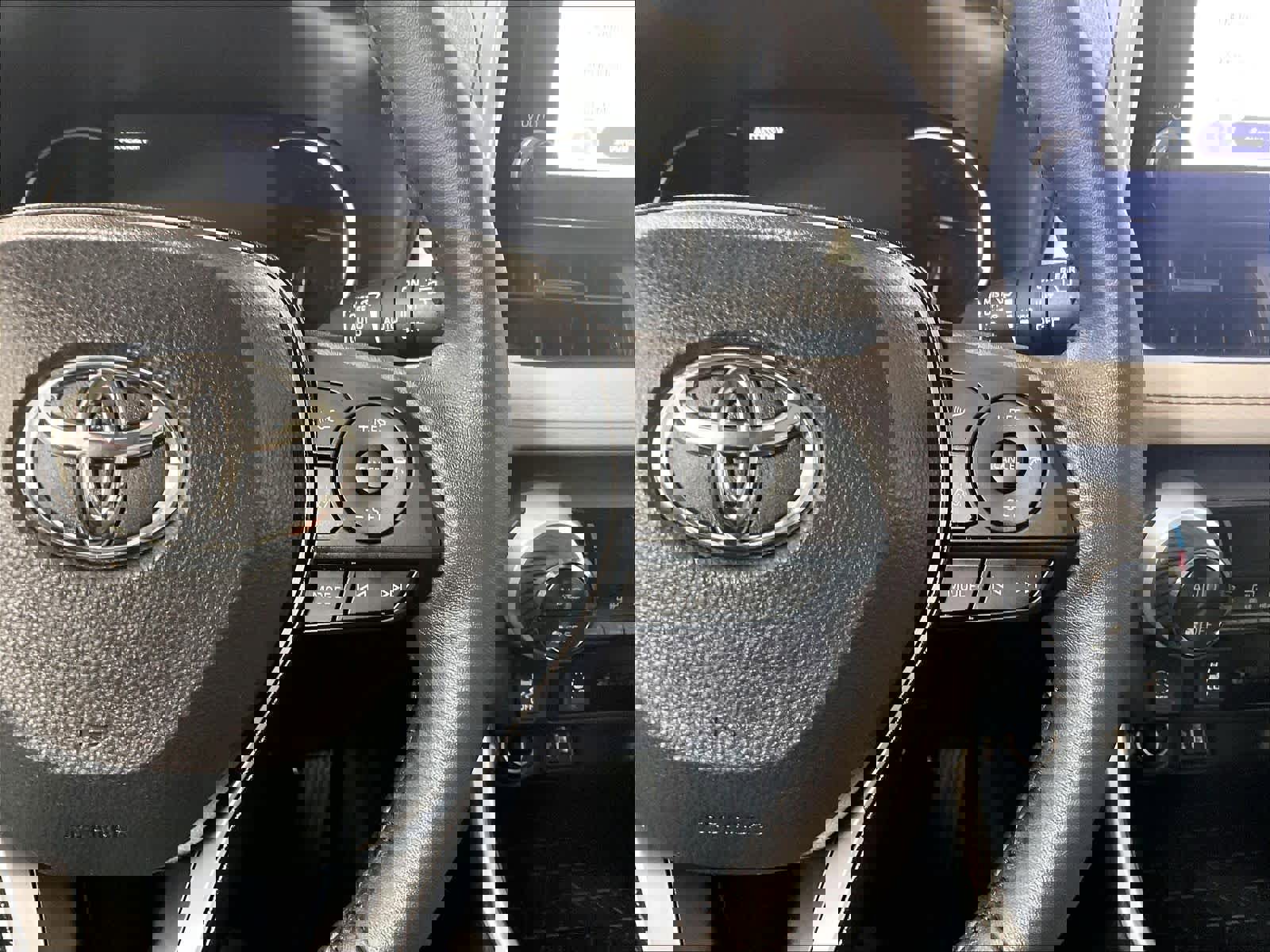 Used 2025 Toyota RAV4 XLE image 24