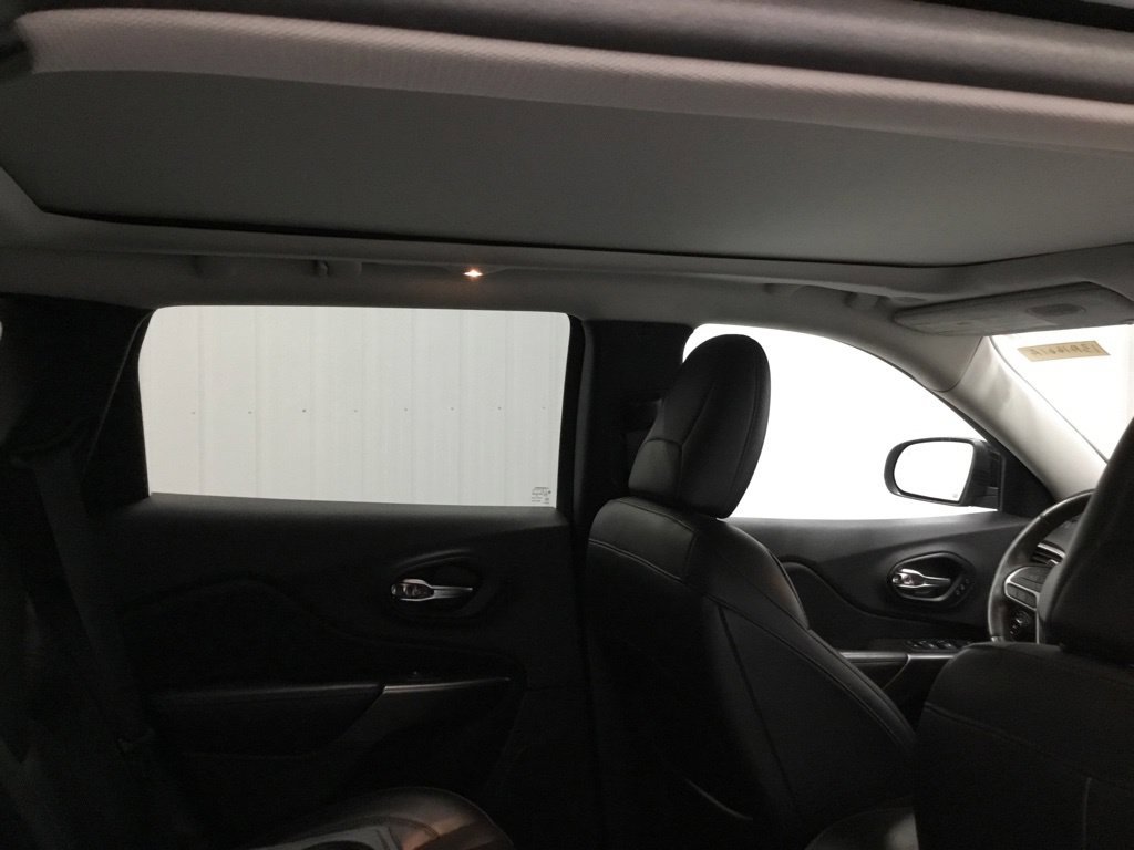 Used 2019 Jeep Cherokee Limited AWD/4WD image 39