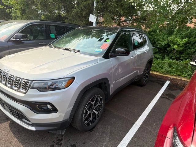 Used 2025 Jeep Compass Limited AWD/4WD image 3