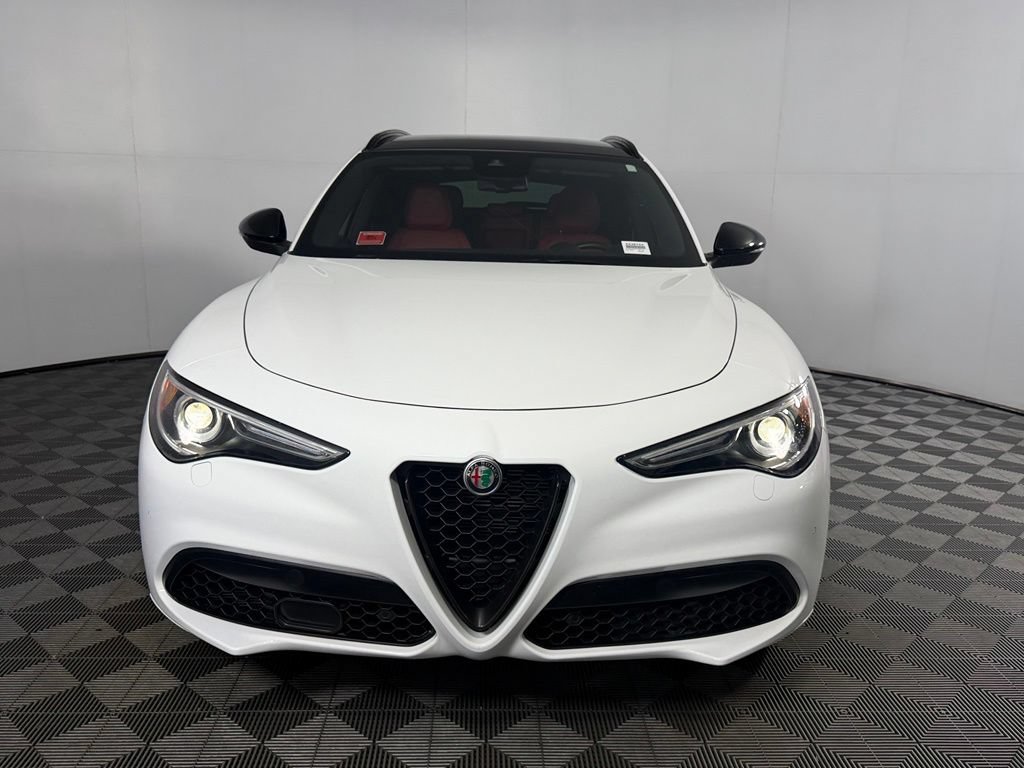 Used 2023 Alfa Romeo Stelvio Veloce AWD/4WD image 4