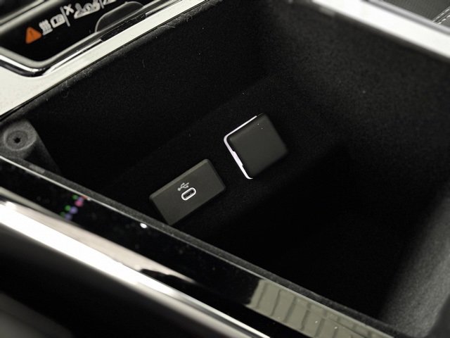 New 2025 Cadillac Lyriq Luxury image 19