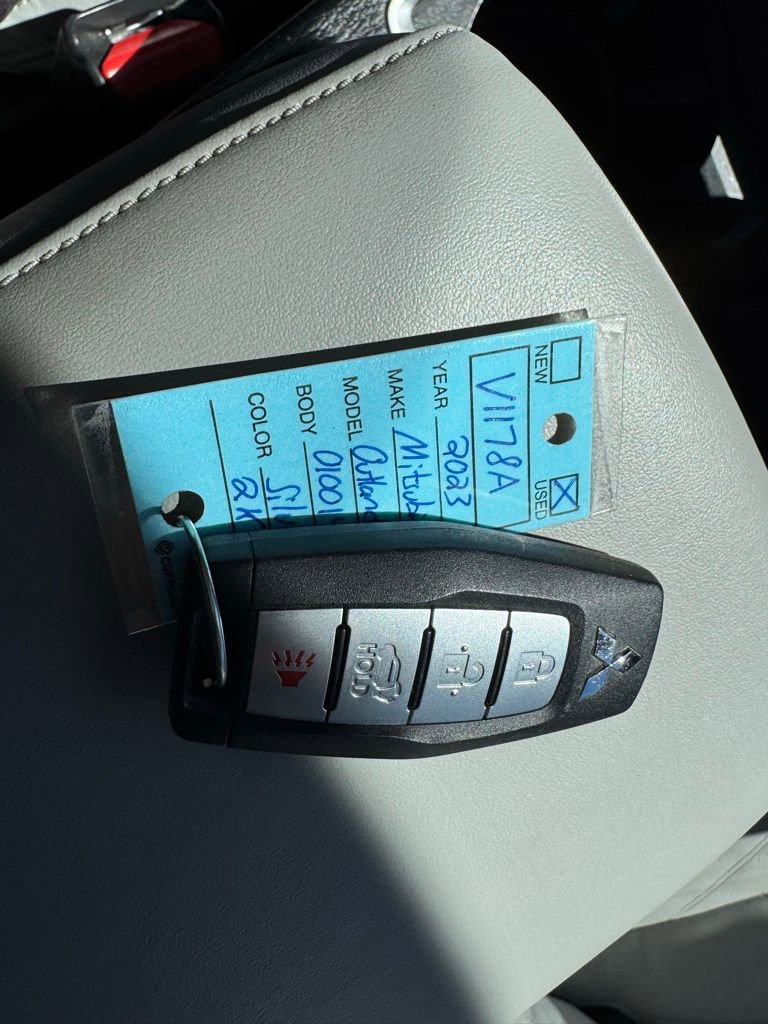 Used 2023 Mitsubishi Outlander SEL image 35