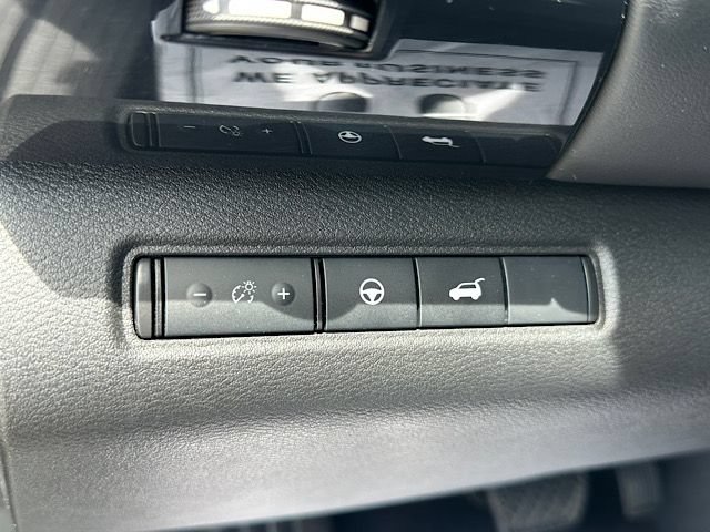 Used 2025 Nissan Pathfinder SV FWD image 30