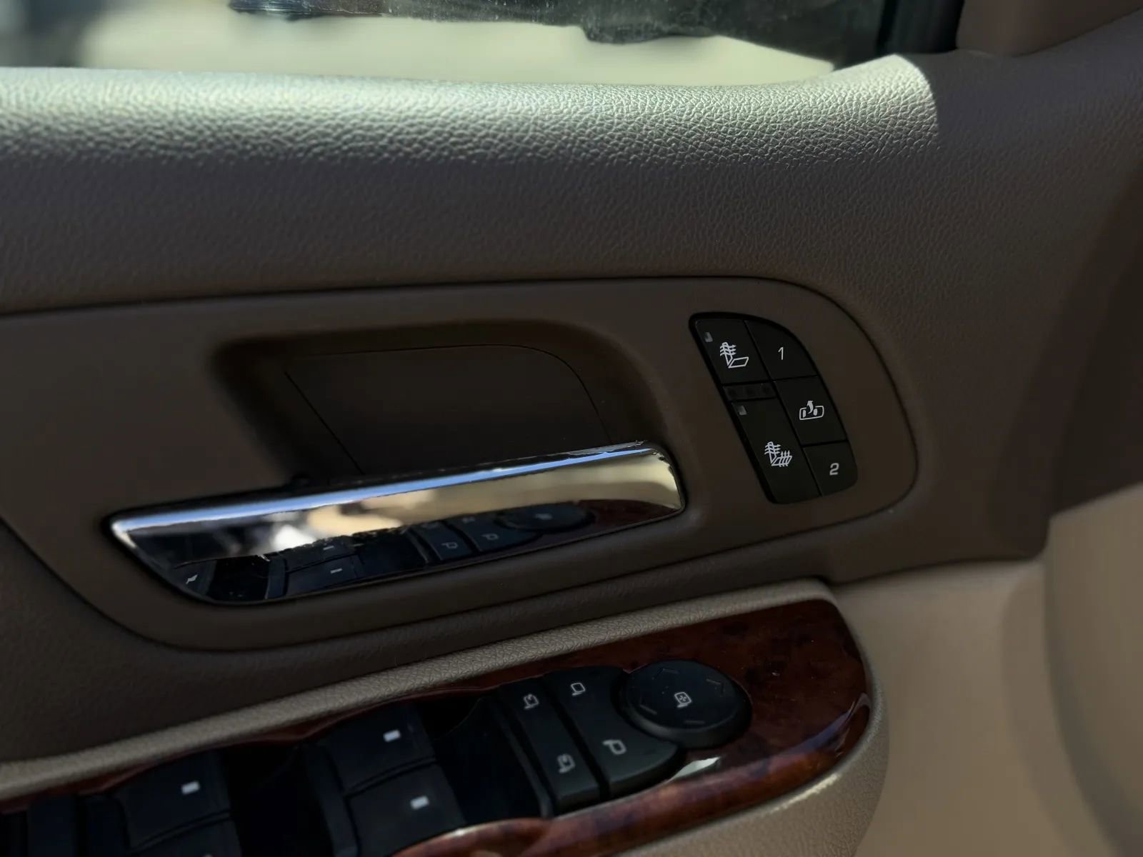 Used 2010 Chevrolet Suburban LT w/ Luxury Package image 24