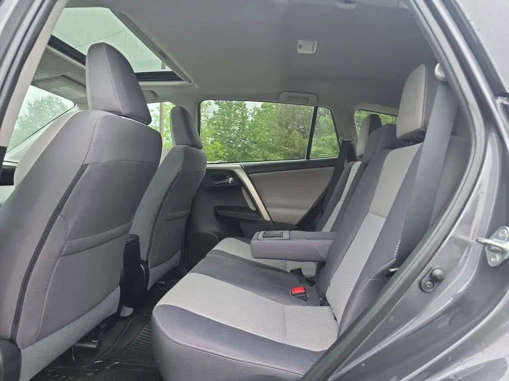 Used 2015 Toyota RAV4 XLE FWD image 34