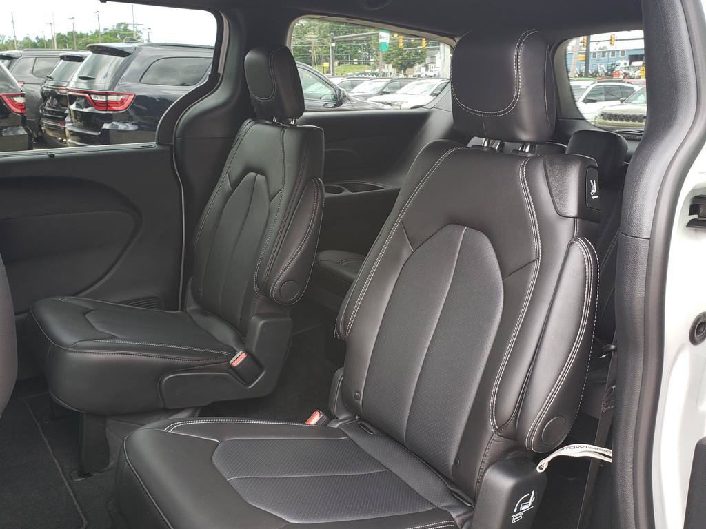 New 2026 Chrysler Pacifica Select AWD/4WD image 12