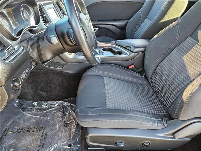 Used 2016 Dodge Challenger SXT image 13