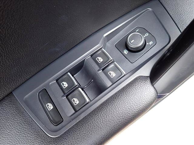 Used 2018 Volkswagen Tiguan SEL AWD/4WD image 16