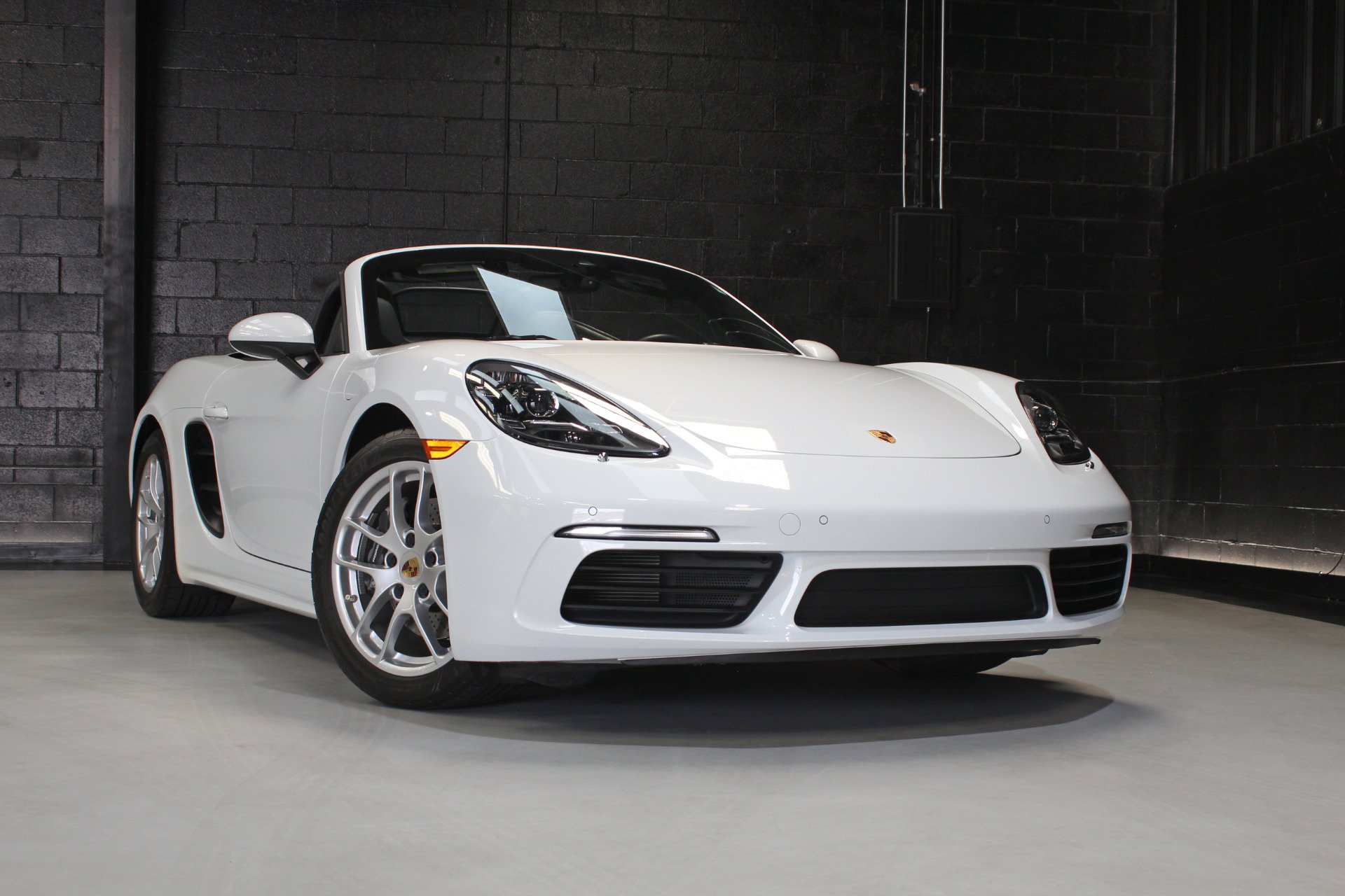 Used 2021 Porsche 718 Boxster w/ Premium Package RWD image 18