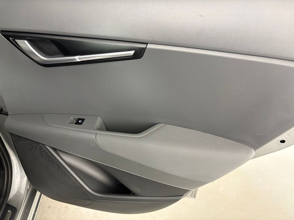 Used 2023 Kia Niro SX Touring FWD image 40