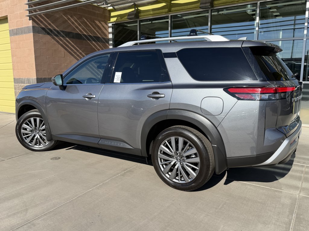 Used 2025 Nissan Pathfinder SL w/ SL Premium Package FWD image 5