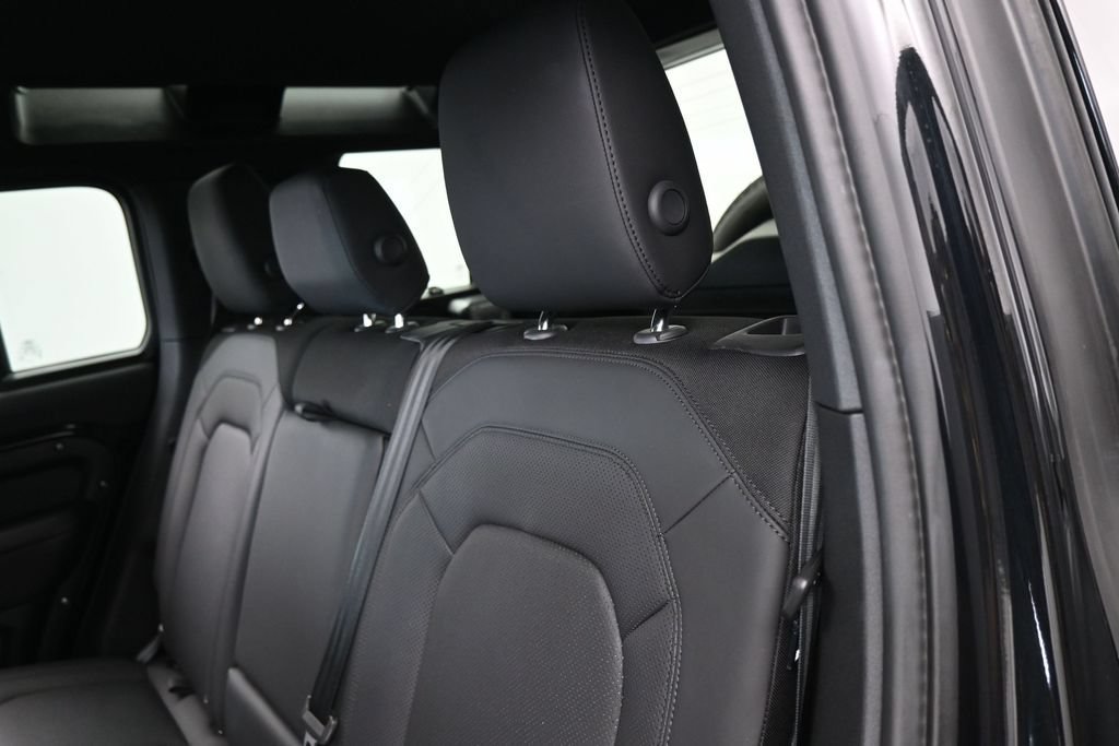Used 2025 Land Rover Defender 110 S AWD/4WD image 39