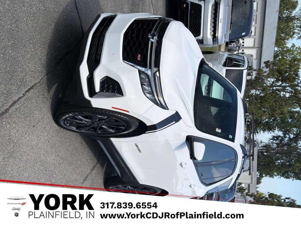 Used 2023 Chevrolet Equinox RS FWD image 1