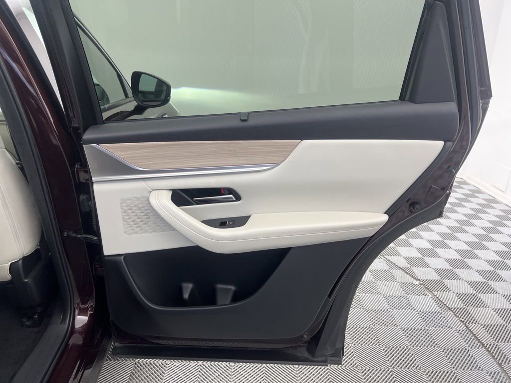 Used 2024 MAZDA CX-90 Plug-In Hybrid w/ Premium Plus image 28