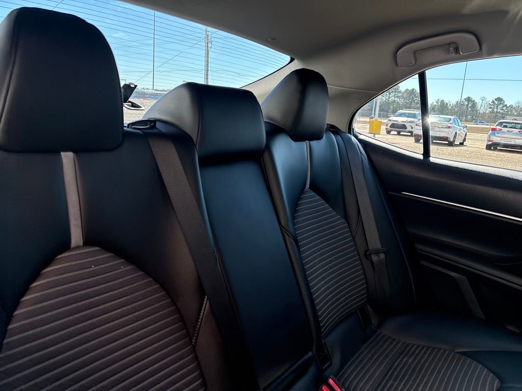 Used 2021 Toyota Camry SE image 24