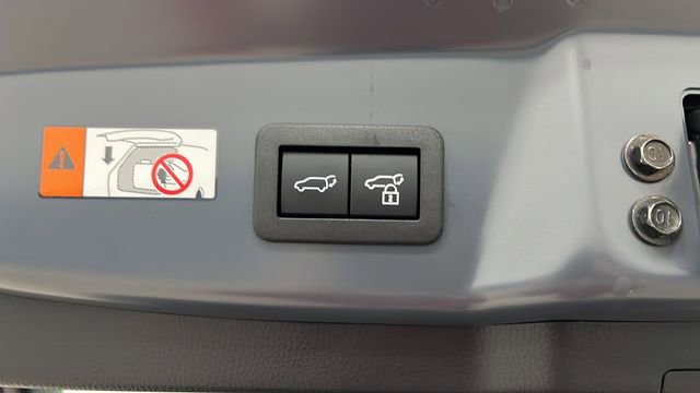 Used 2024 Toyota Prius LE AWD/4WD image 36