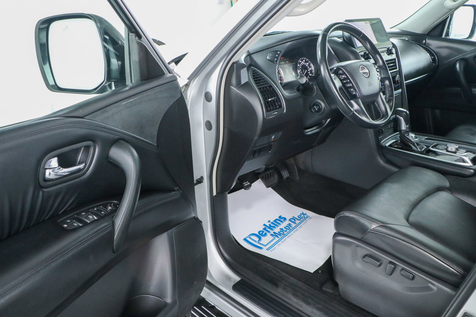 Used 2021 Nissan Armada SV image 3