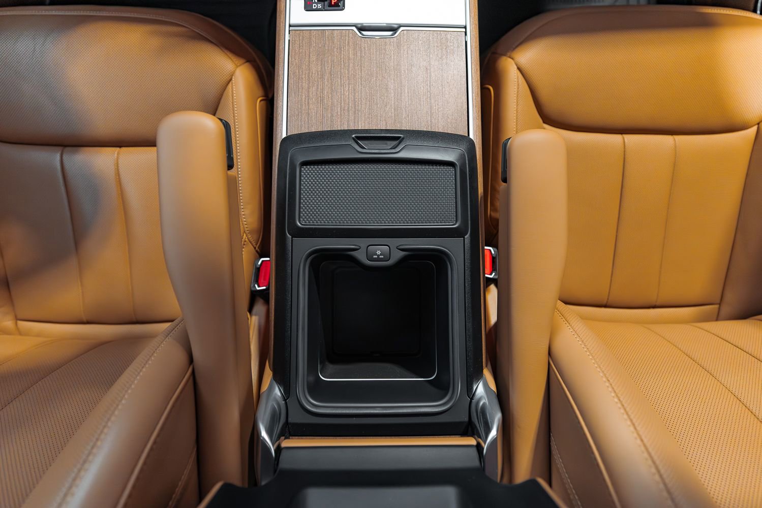 Used 2024 Land Rover Range Rover Long Wheelbase SE image 27