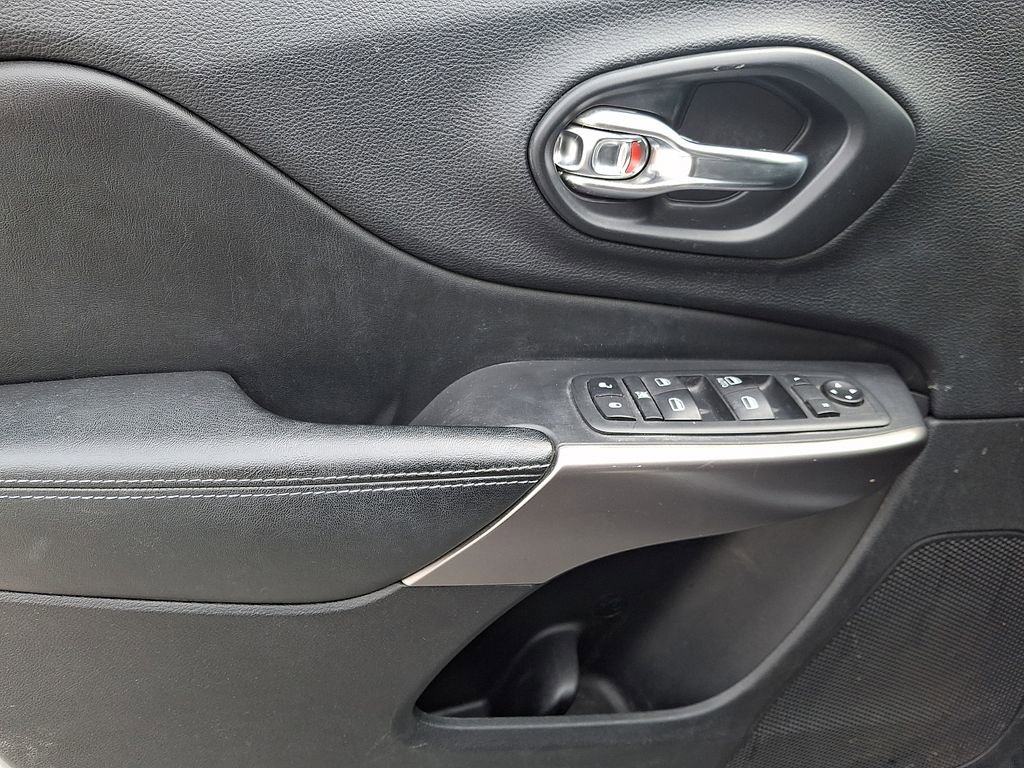 Used 2020 Jeep Cherokee Latitude image 15