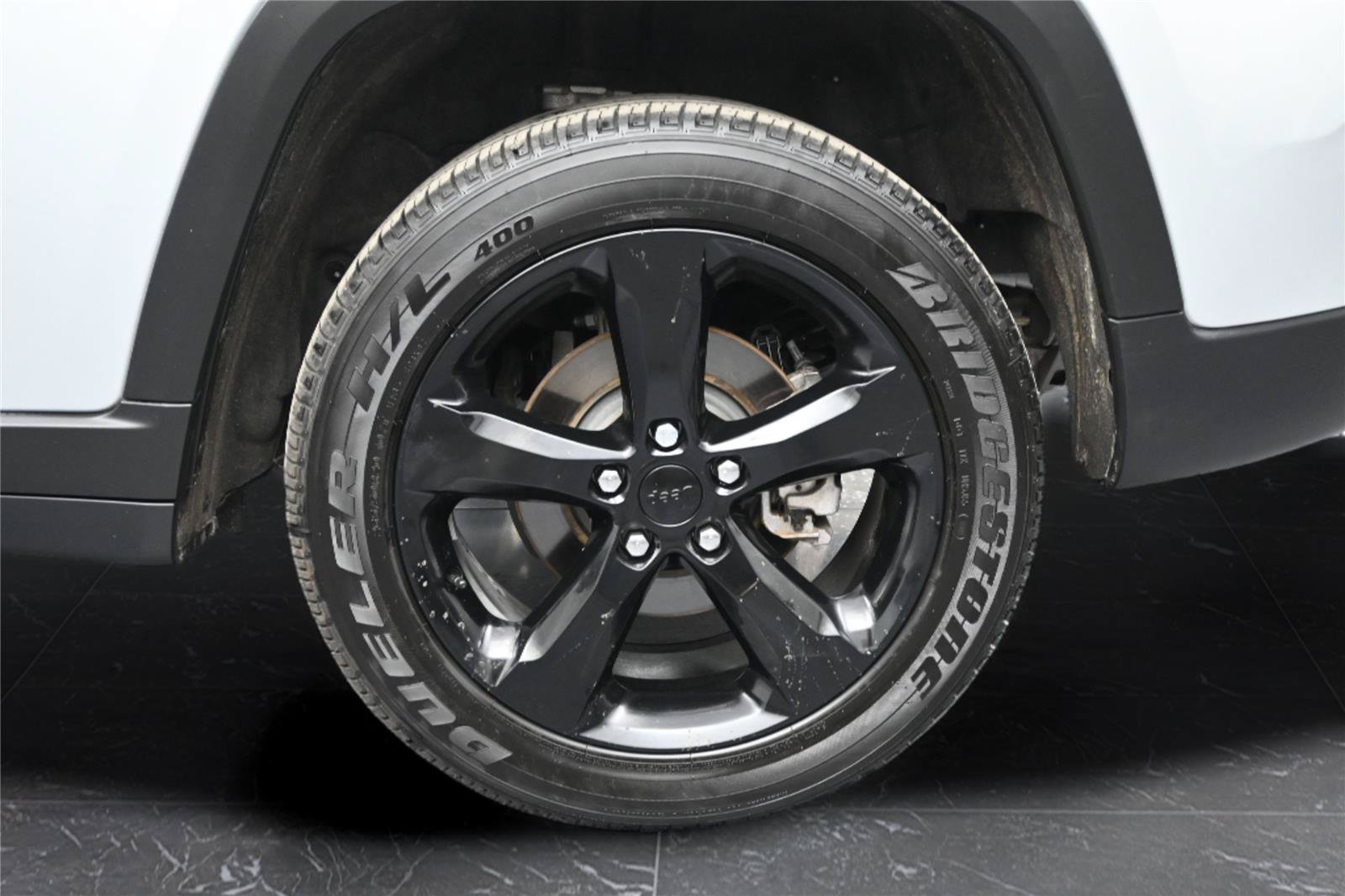 Used 2025 Jeep Grand Cherokee Altitude AWD/4WD image 12