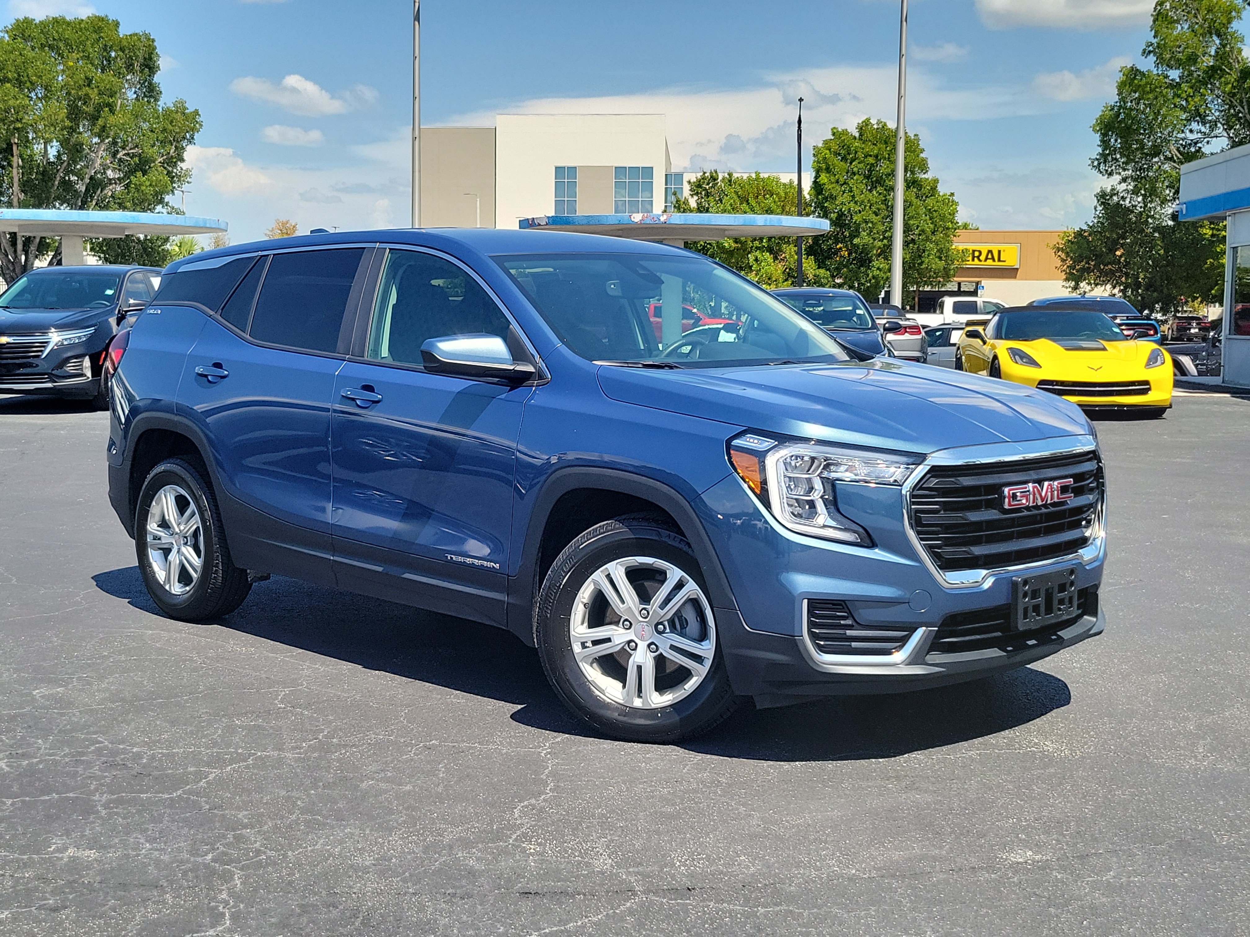 Used 2024 GMC Terrain SLE AWD/4WD image 31