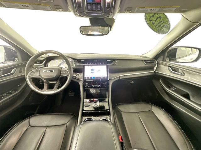 Used 2023 Jeep Grand Cherokee Limited w/ Black Appearance Package AWD/4WD image 33
