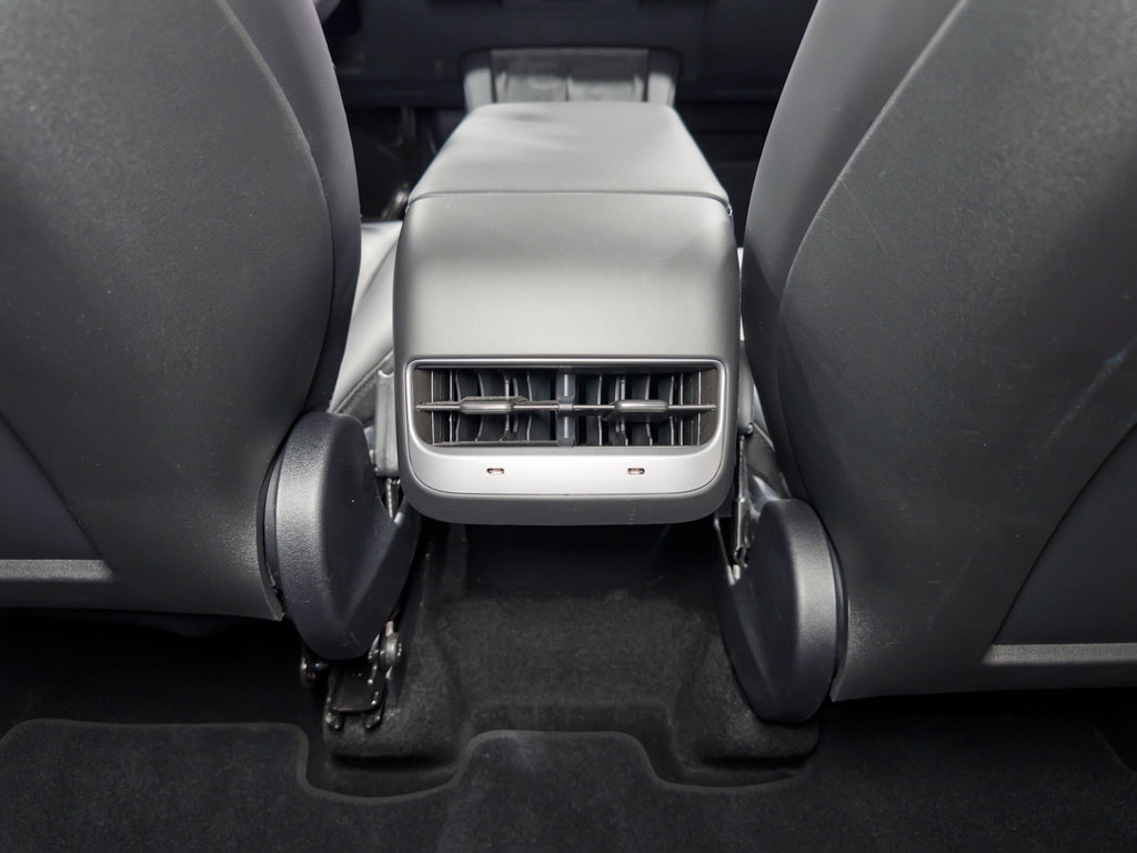 Used 2025 Tesla Model Y Long Range AWD/4WD image 19