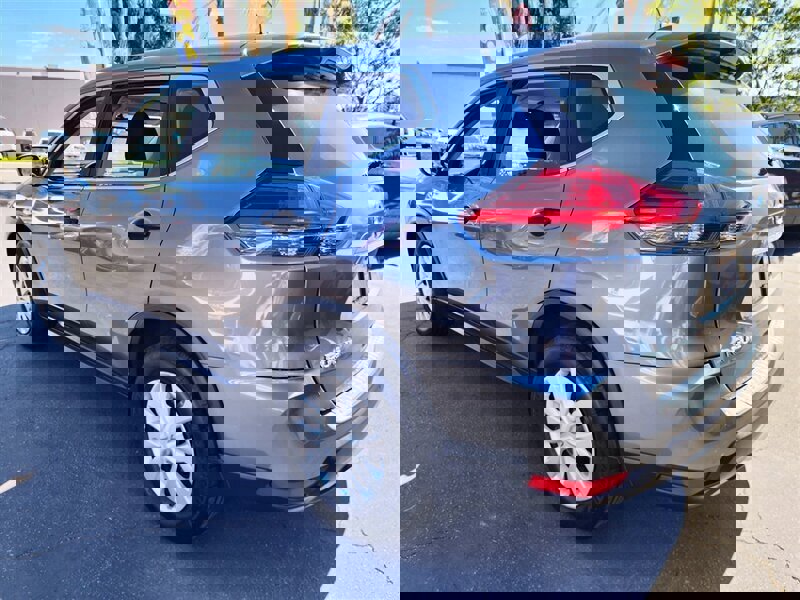 Used 2017 Nissan Rogue S image 4