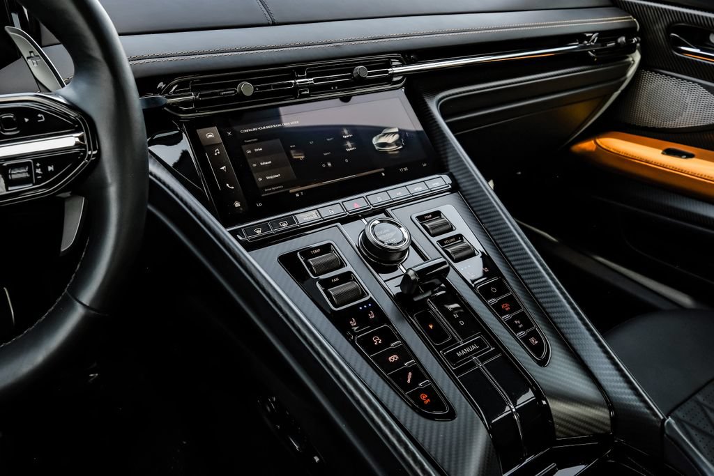 Used 2024 Aston Martin DB12 Coupe RWD image 30