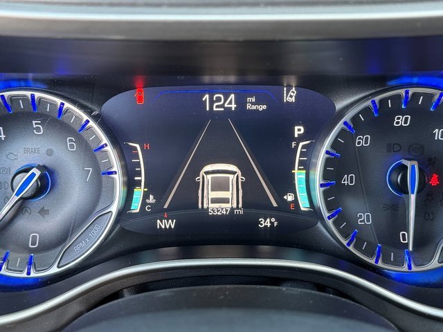 Used 2023 Chrysler Pacifica Touring-L image 25