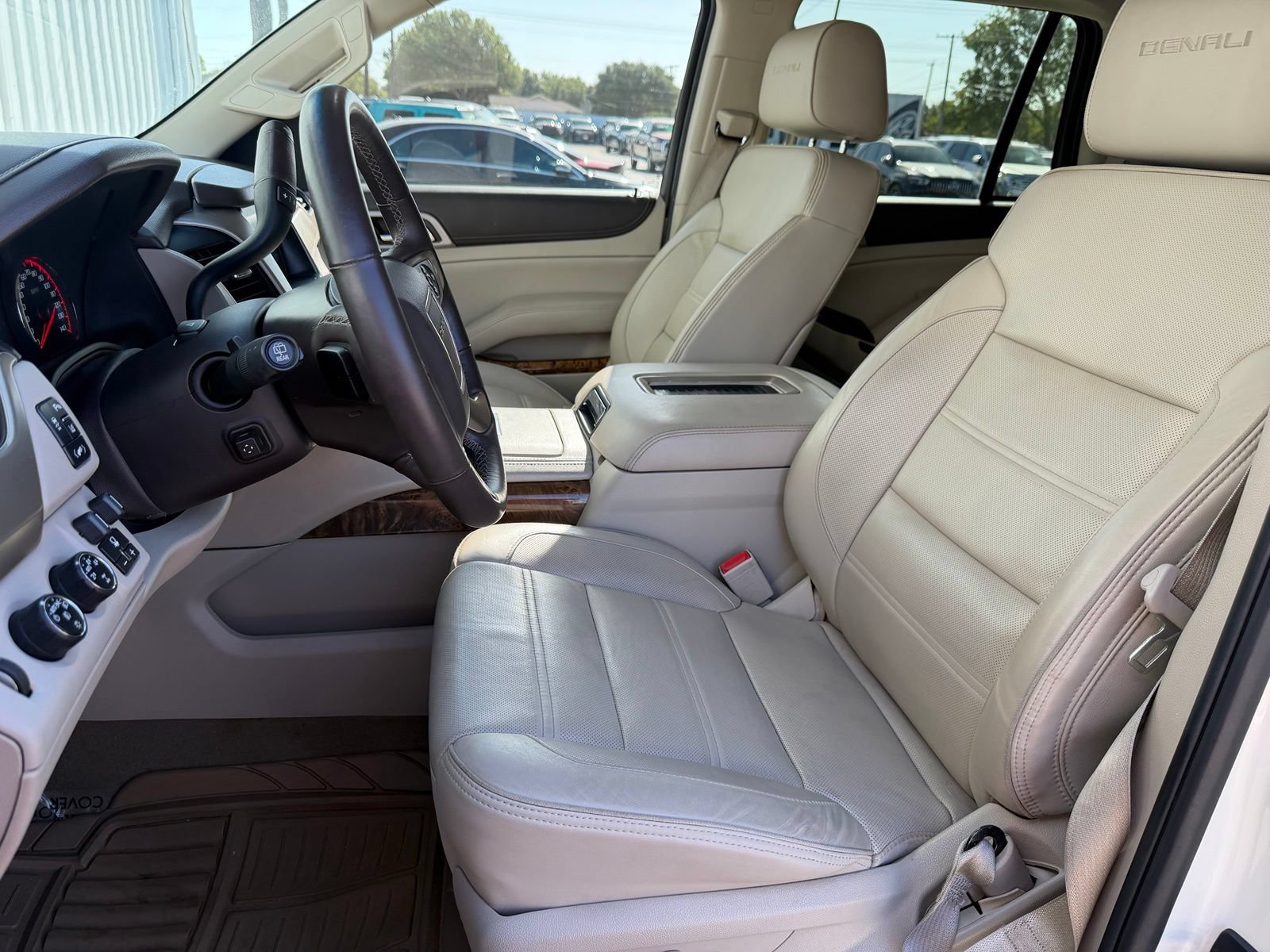Used 2015 GMC Yukon Denali w/ Open Road Package AWD/4WD image 27