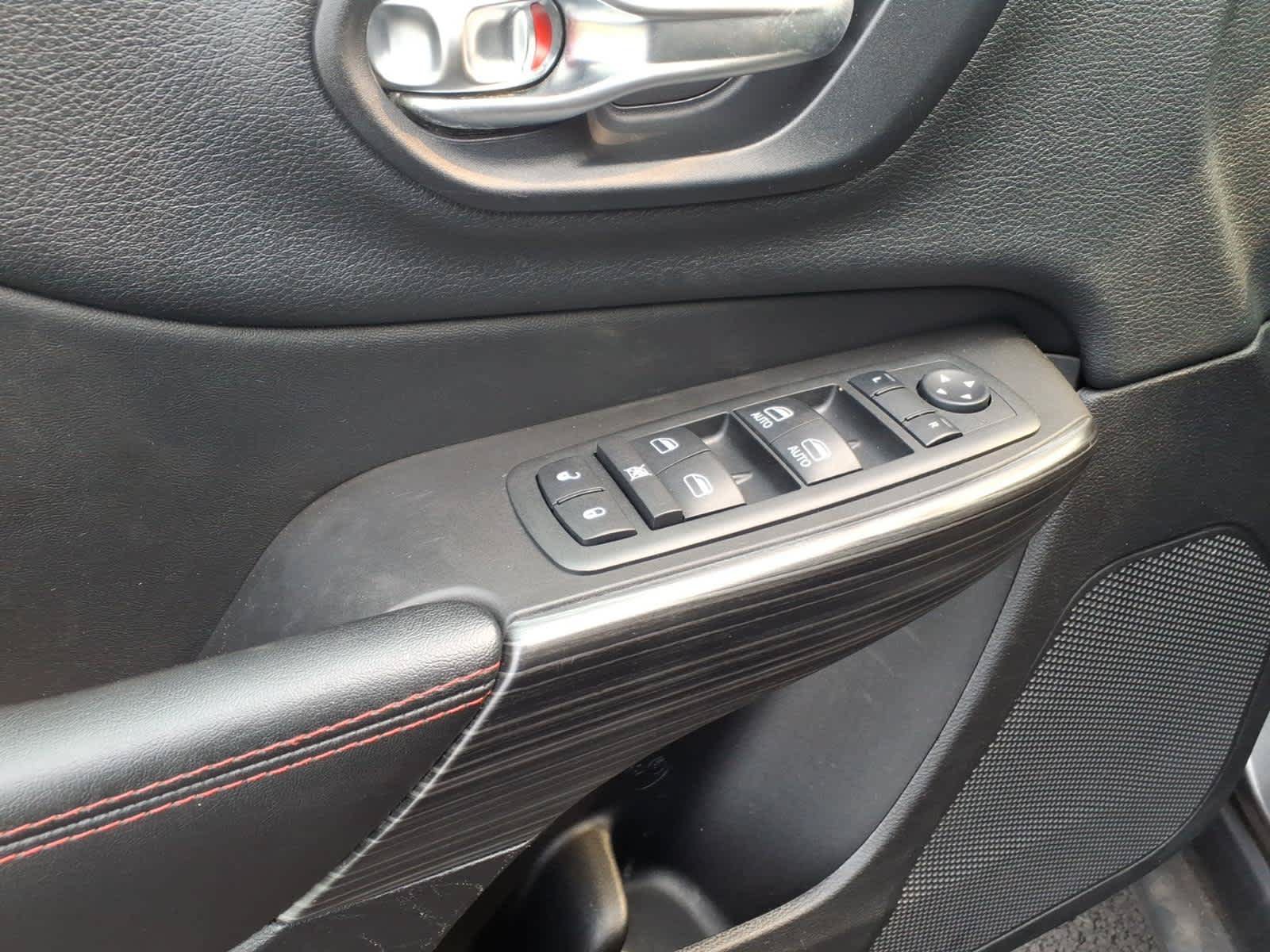 Used 2014 Jeep Cherokee Trailhawk w/ Technology Group AWD/4WD image 23