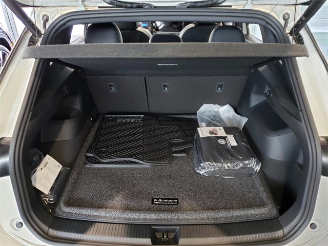 New 2026 Volkswagen Tiguan SEL R-Line image 11