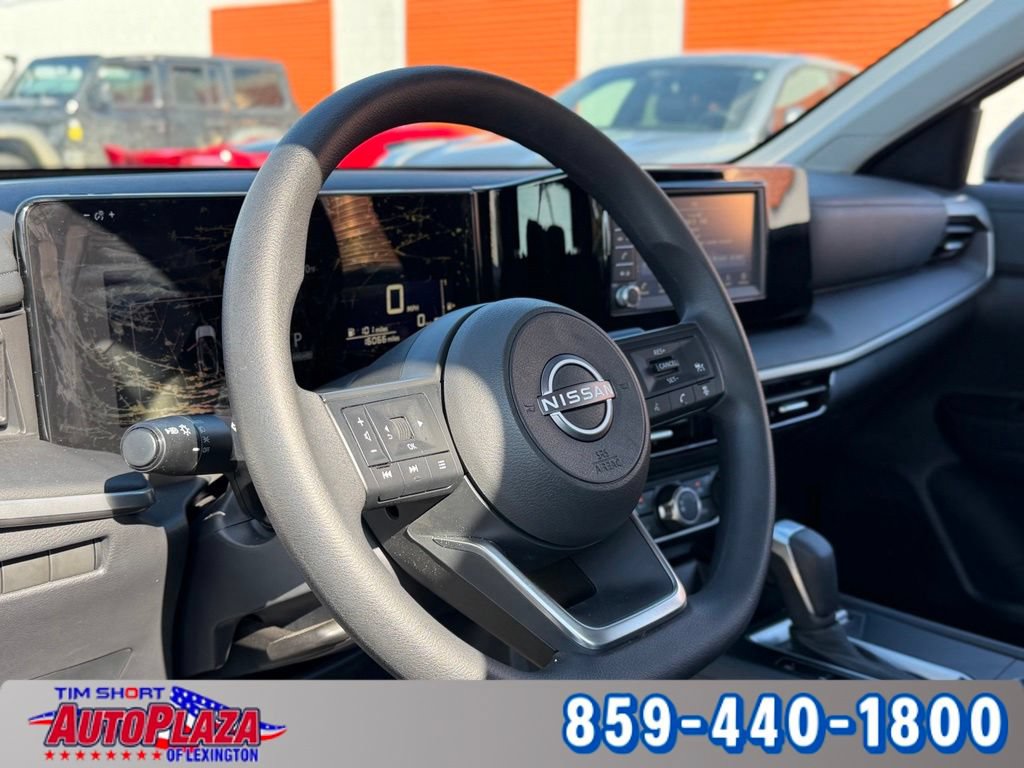 Used 2025 Nissan Kicks S AWD/4WD image 3