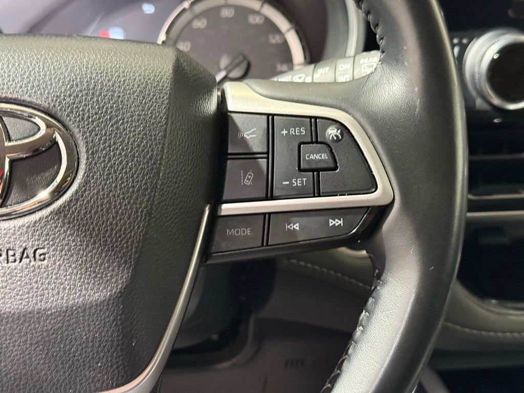 Certified 2024 Toyota Highlander XLE image 27