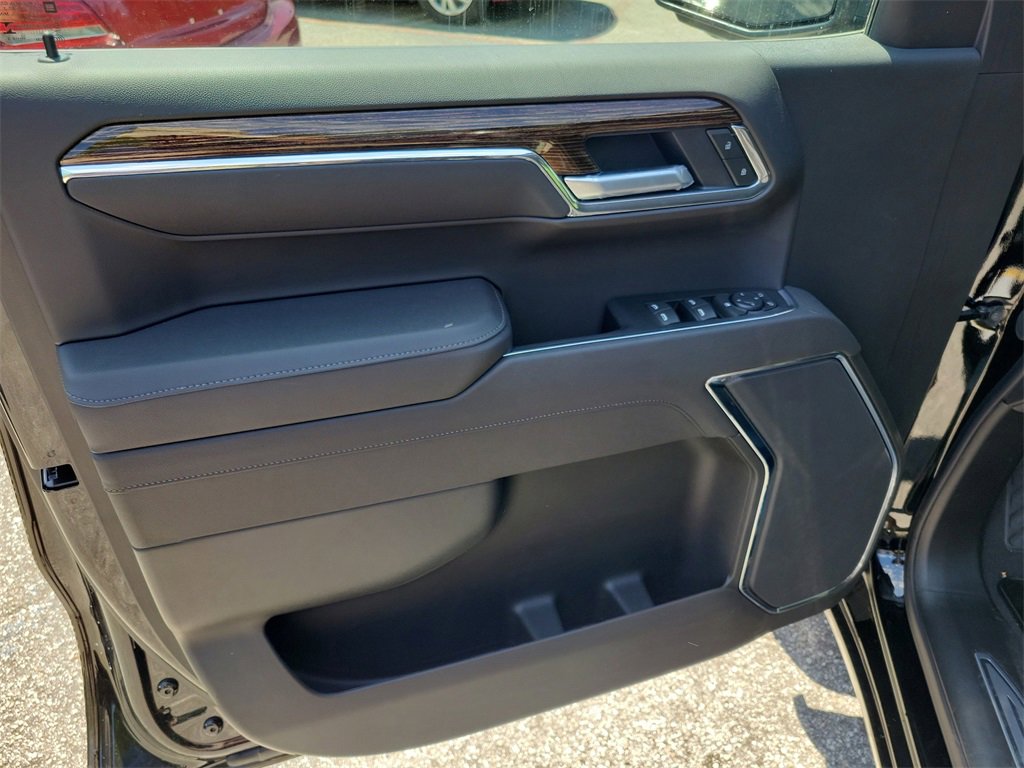 New 2025 GMC Sierra 1500 SLE w/ Preferred Package image 7