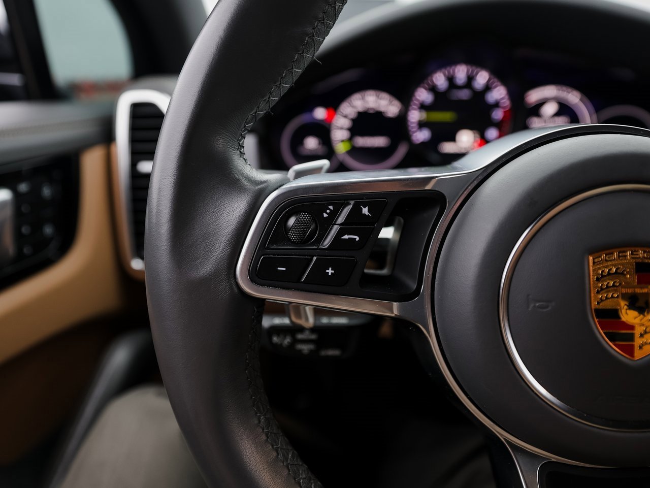 Certified 2022 Porsche Cayenne E-Hybrid image 17