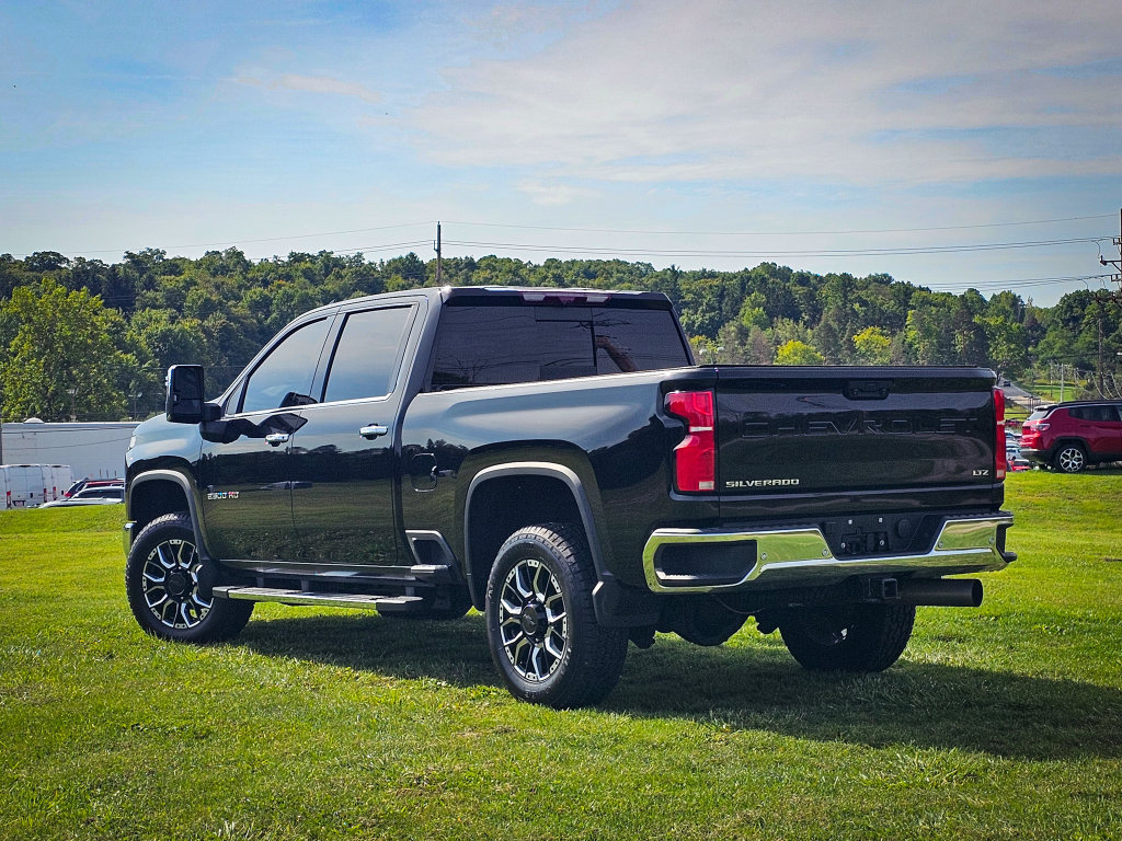 Used 2024 Chevrolet Silverado 2500 LTZ w/ LTZ Convenience Package AWD/4WD image 7