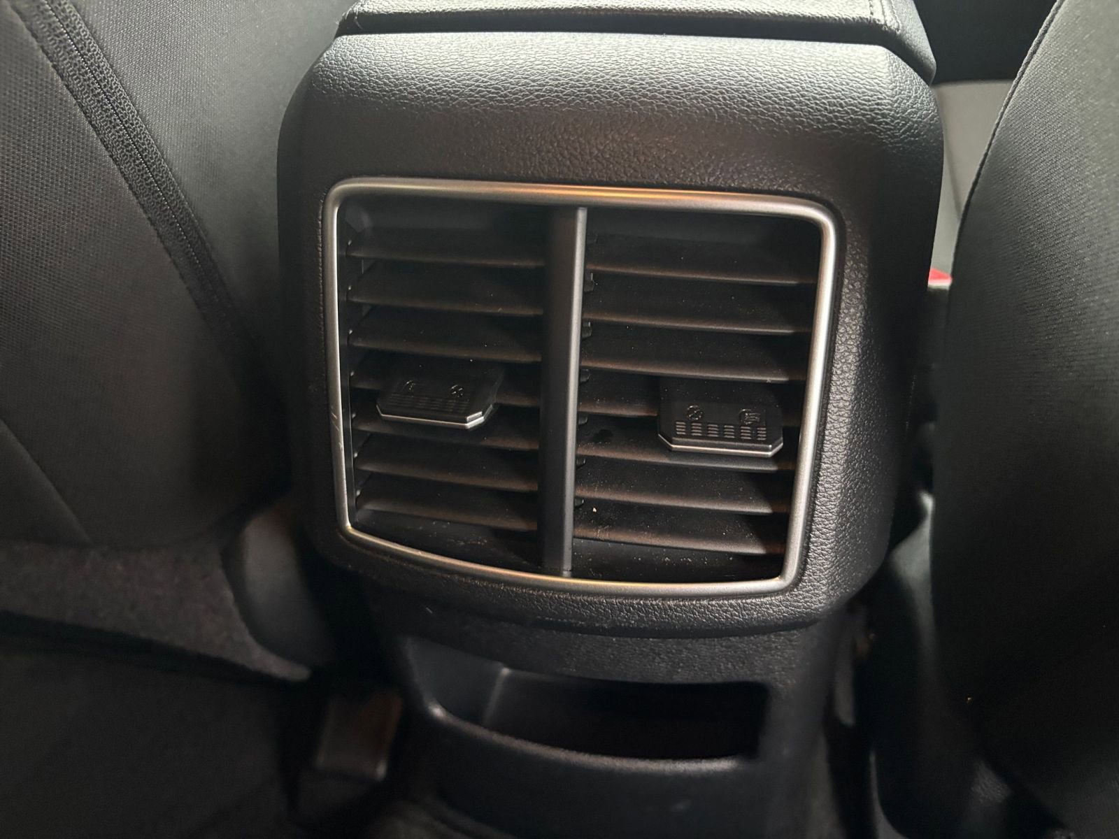 Used 2025 Kia Sportage LX image 23