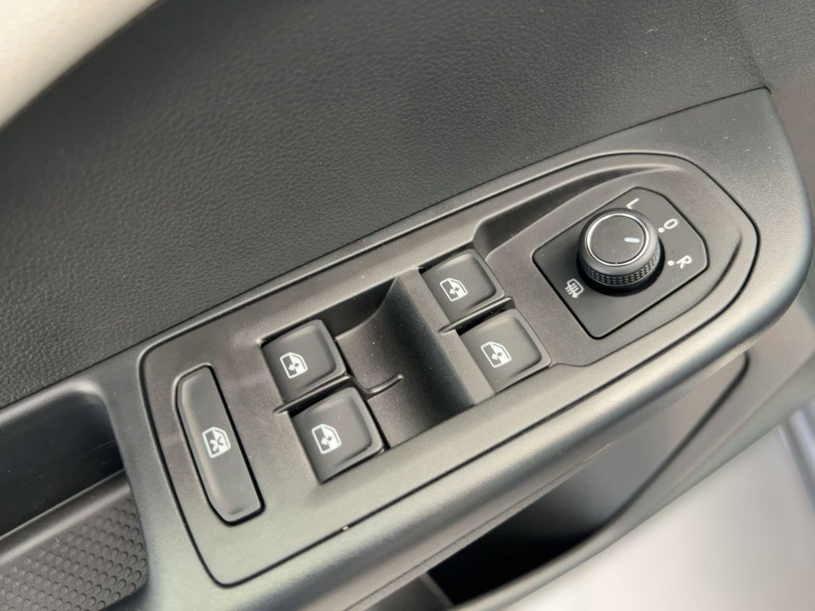 New 2026 Volkswagen Taos SEL AWD/4WD image 13