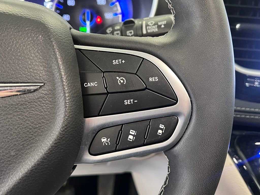 Used 2022 Chrysler Pacifica Touring-L image 23