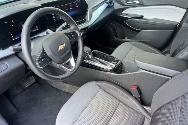 Used 2025 Chevrolet Trax LT w/ LT Convenience Package image 10