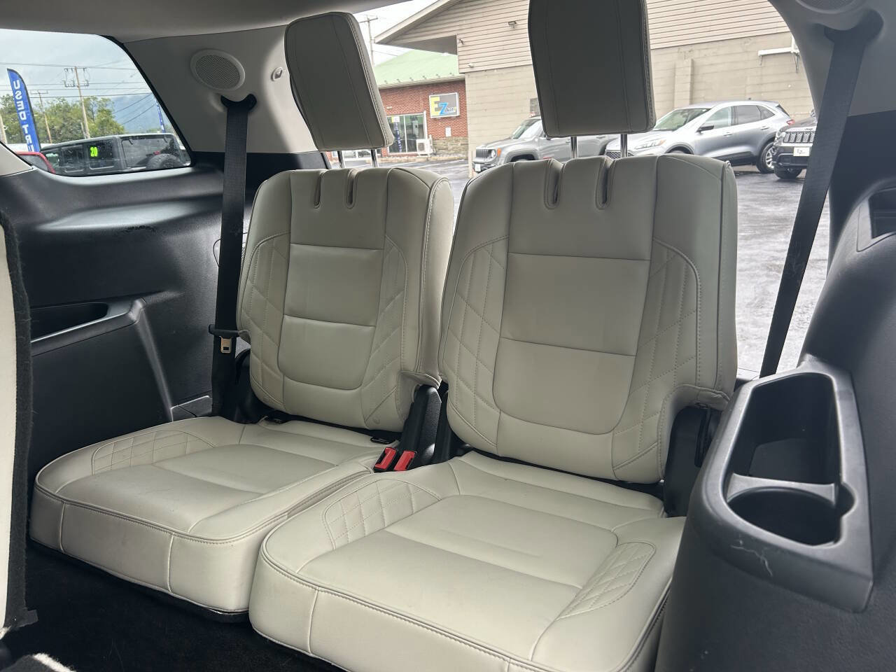 Used 2017 Ford Explorer Platinum image 38