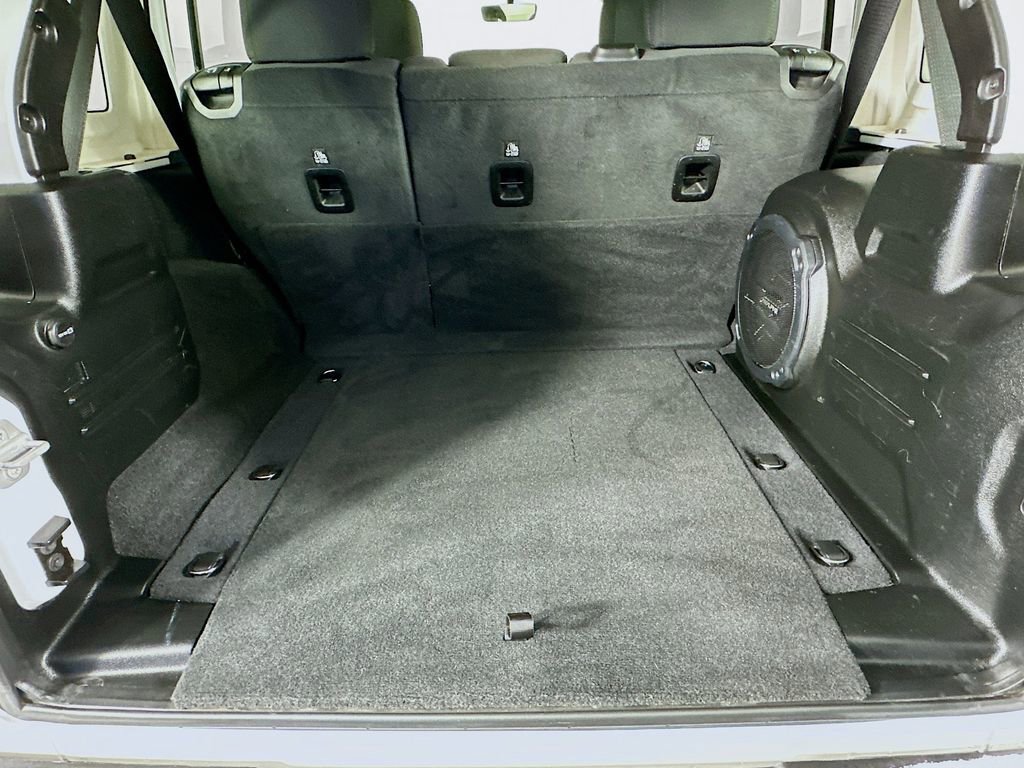 Certified 2022 Jeep Wrangler Unlimited Sahara w/ Cold Weather Group image 38