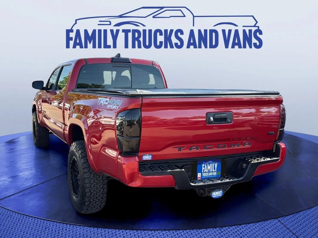 Used 2017 Toyota Tacoma TRD Sport AWD/4WD image 3