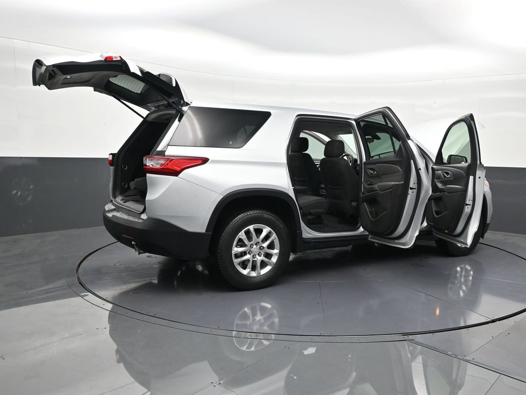 Used 2021 Chevrolet Traverse LS image 32