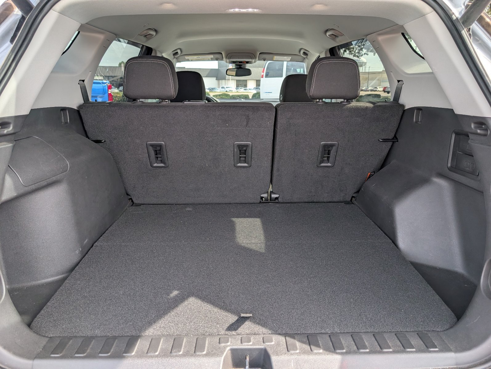 Used 2023 GMC Terrain SLE w/ Driver Convenience Package FWD image 5